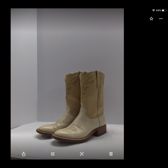Ladies Cream colored western boots, size 7 B - Picture 3 of 3